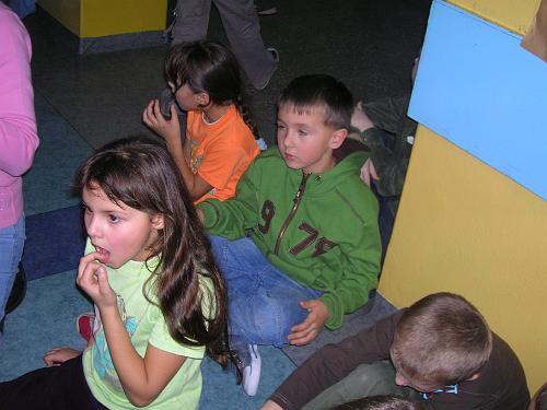 046